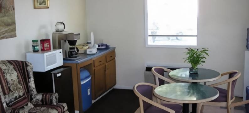 劳登勒努瓦市美洲最佳价值酒店(Americas Best Value Inn Loudon/Lenoir City)图片