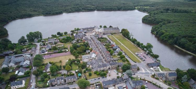瑞莱斯布斯里昂德之家酒店(Logis Hotel, Restaurant et Spa le Relais de Broceliande)图片