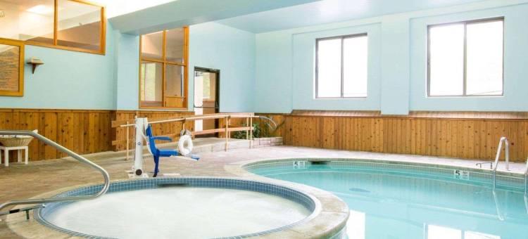 普莱西德湖南罗德威酒店(Rodeway Inn)图片