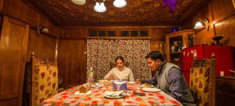 纳基恩百合船屋(Houseboat Lily of Nageen)图片