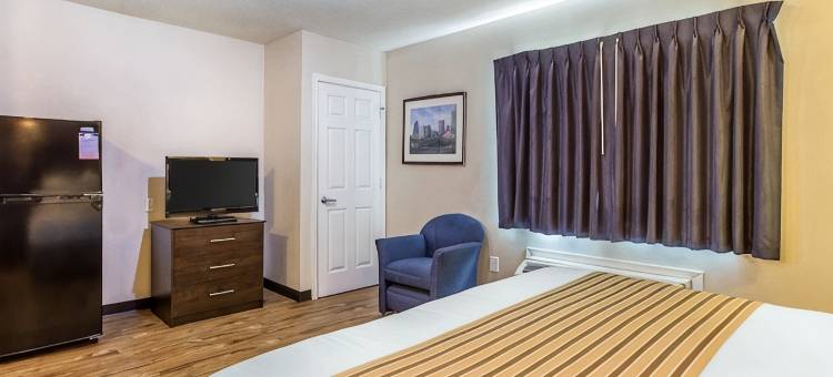 北卡罗来纳大学夏洛特分校附近郊区开放式客房酒店(Suburban Studios Near University of North Carolina-Charlotte)图片