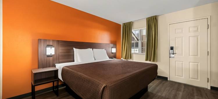 郊区工作室温斯顿塞勒姆靠近汉斯购物中心(Suburban Studios Winston-Salem Near Hanes Mall)图片