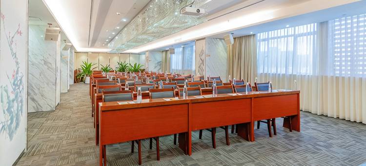 清远美林国际酒店(清新古龙峡飞来湖公园店)图片