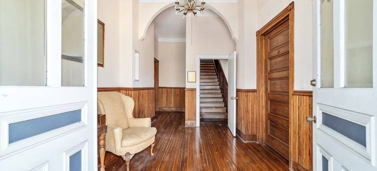 维多利亚庄园：银泉&国王堡历史公园市中心公寓(Victorian Manor: Downtown Apt, near Silver Springs & Fort King Historic Park)图片