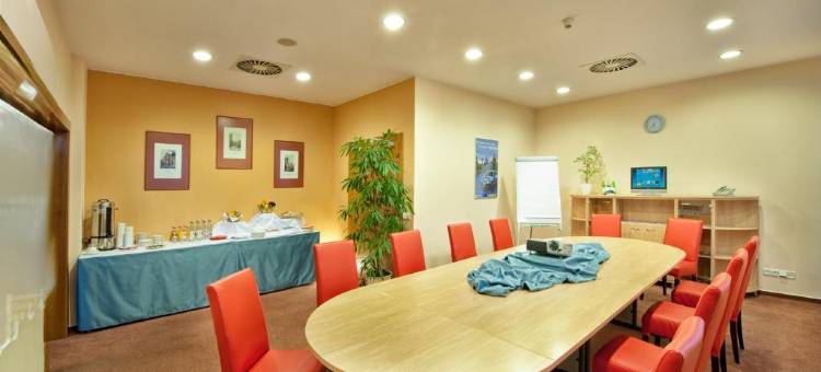布拉格机场温德姆华美达酒店(Ramada by Wyndham Airport Prague)图片