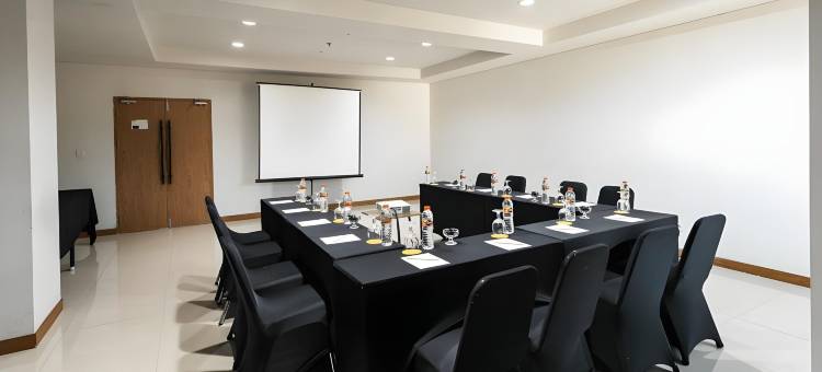 黄星格加彦酒店(Yellow Star Gejayan Hotel)图片