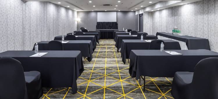 长岛 - Islip机场东假日酒店(Holiday Inn Long Island - Islip Arpt East)图片