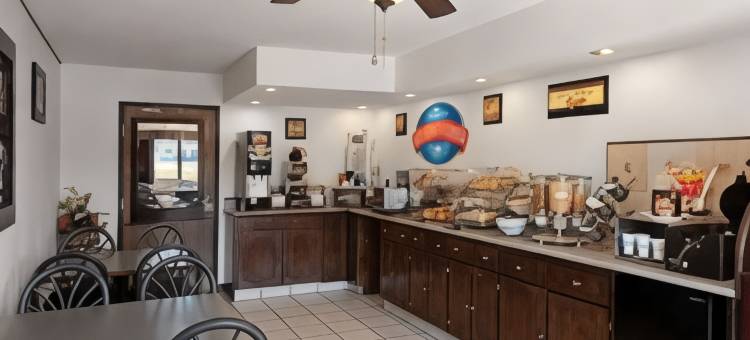 怀特沃特呗盟套房酒店(Baymont by Wyndham Whitewater)图片