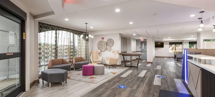 格林斯伯勒机场克拉丽奥波茵特酒店(Clarion Pointe Greensboro Airport)图片