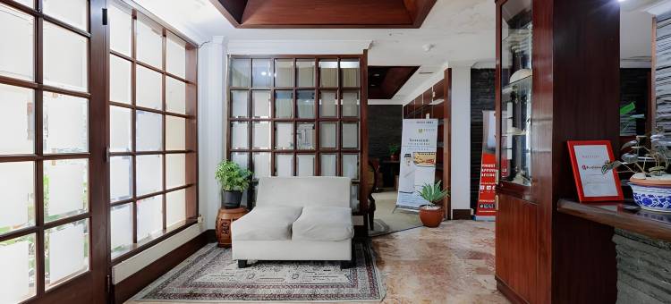 红多兹酒店-近芝卡朗力宝WaterBoom水上乐园(RedDoorz Near Waterboom Lippo Cikarang)图片