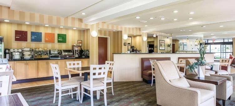 哥伦比亚东北-杰克逊堡舒适套房酒店(Comfort Suites Columbia Northeast - Fort Jackson)图片
