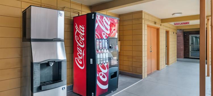 Perry Inn & Suites by Capital O National Fairground GA I 75图片