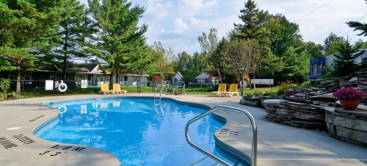 加纳诺克/乡绅度假村温德姆速 8 酒店(Super 8 by Wyndham Gananoque        Country Squire Resort)图片