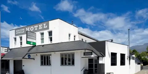新塔斯博士酒店
