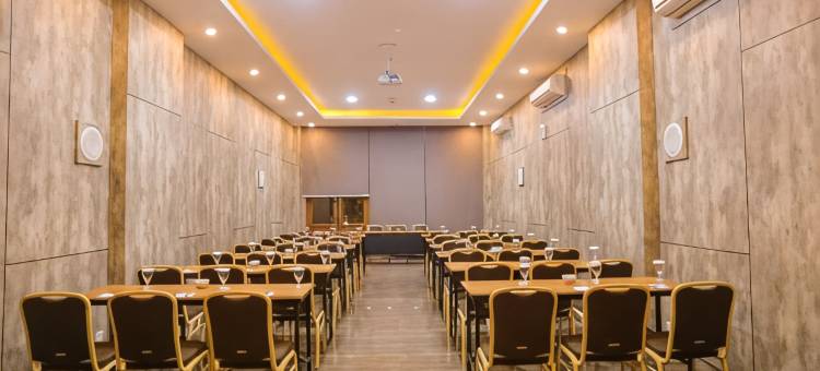 南旺波略斯画廊酒店(Pollos Hotel & Gallery Rembang)图片