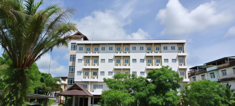 娜娜武里酒店(Nana Buri Hotel)图片