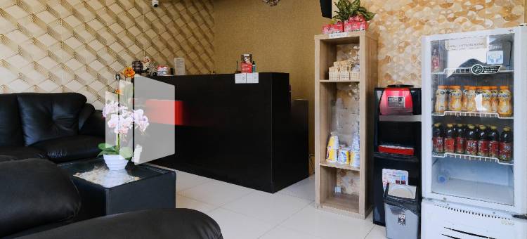 德亚伊斯兰教民宿 @ 克托门南加尔泗水米特拉红多兹(Dea Homestay Syariah Mitra RedDoorz at Kertomenanggal Surabaya)图片