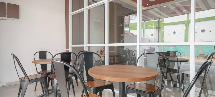 红门子Plus靠近UIN Raden Fatah Palembang(RedDoorz Plus at Grand Tara Homestay Palembang)图片