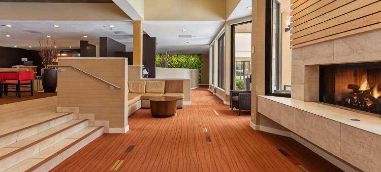 霍兰托莱多机场万怡酒店(Courtyard Toledo Airport Holland)图片