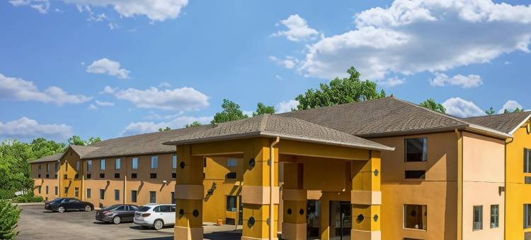 梅森高速公路42号郊区开放式客房酒店(Suburban Studios Mason Hwy 42)图片