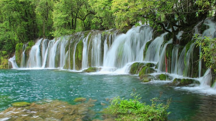 2D1N · Group Tours · Fairy-tale Jiuzhaigou + Dreamlike Huanglong, professional guide service, carefully selected 4-diamond hotels, complimentary travel photography & afternoon tea