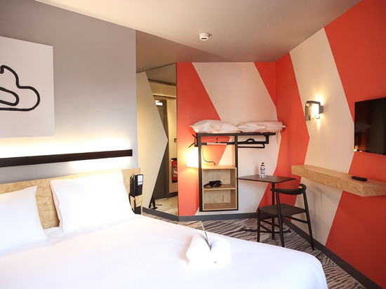 宜必思尚品巴勒米卢斯机场酒店