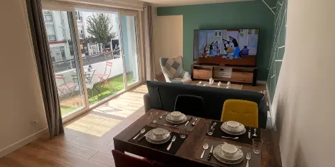 City Center Apartment – 3 Bedrooms, 3 Bathrooms, Parking & Balcony