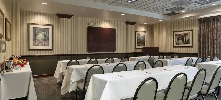 奥兰多机场华美达套房酒店(Ramada by Wyndham Suites Orlando Airport)图片