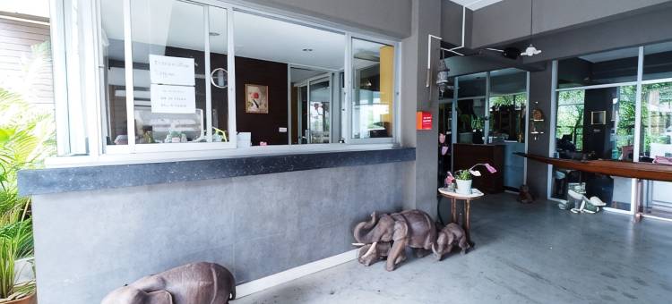 纳蒙普雷斯酒店(Namnon Place)图片