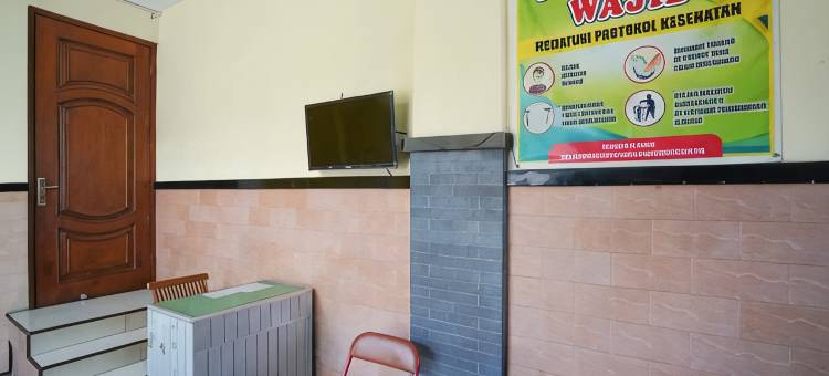 茉莉芬市格里亚坎帕尔红多兹酒店(Reddoorz at Griya Kampar Madiun)图片