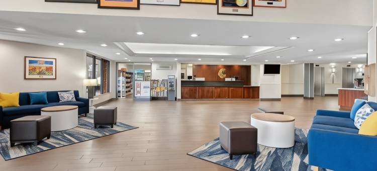 伯利恒舒适套房酒店-近利哈伊大学和LVI机场(Comfort Suites Bethlehem Near Lehigh University and LVI Airport)图片