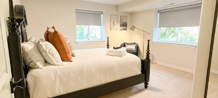 整层采光地下室2卧1卫带迷人景观公寓(Full Above Ground Basement 2 BR 1 B w/ Gorgeous Views)图片
