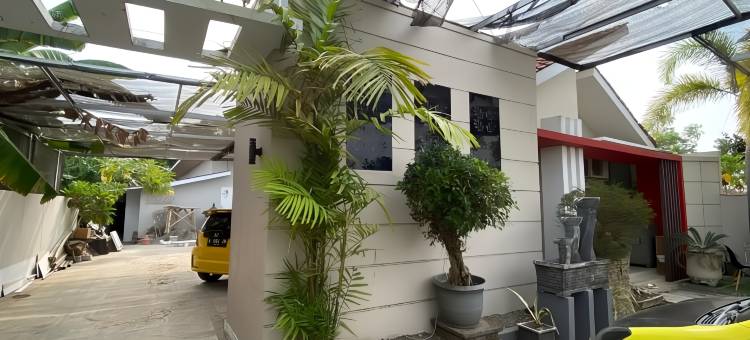 Capital O 93450 D'lala旅店(RedDoorz Near Pantai Idola Banyutowo Hotel d'Llala)图片