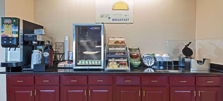 蒙哥马利体育馆戴斯酒店(Days Inn by Wyndham Coliseum Montgomery Al)图片