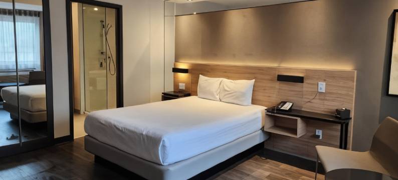 拉瓦尔温德姆华美达酒店(Ramada by Wyndham Laval)图片