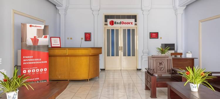 红门修拉伊亚酒店@ 朋多窝索市中心(RedDoorz Syariah @ Bondowoso City Center)图片