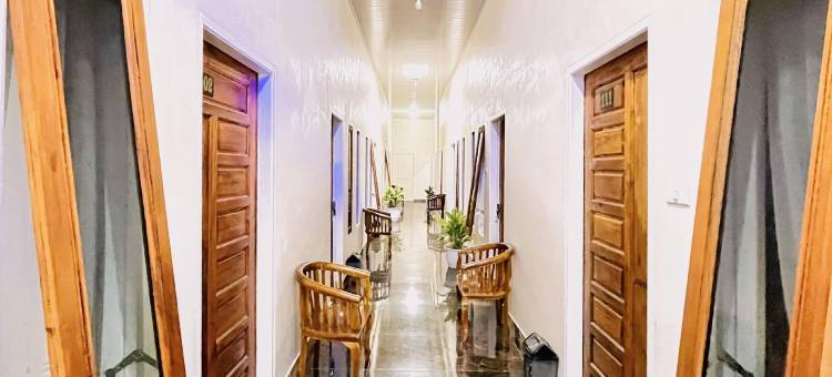 RedDoorz @ Gunari Guest House Merek Karo图片