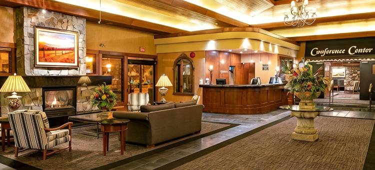 基洛纳华美达酒店及会议中心(Ramada by Wyndham Kelowna Hotel & Conference Center)图片