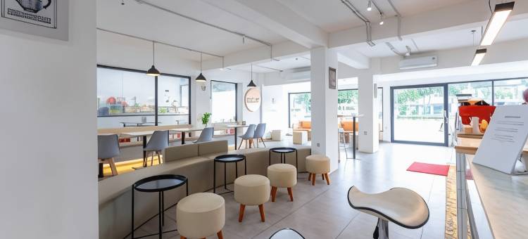 红多兹酒店近芒加杜阿购物中心(RedDoorz Near Mangga Dua Mall)图片