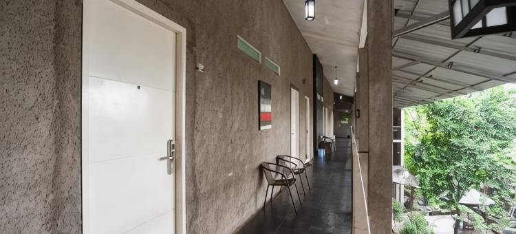 萨福瓦宾塔罗清真米特拉红门酒店(Safwah Bintaro Syariah Mitra RedDoorz)图片