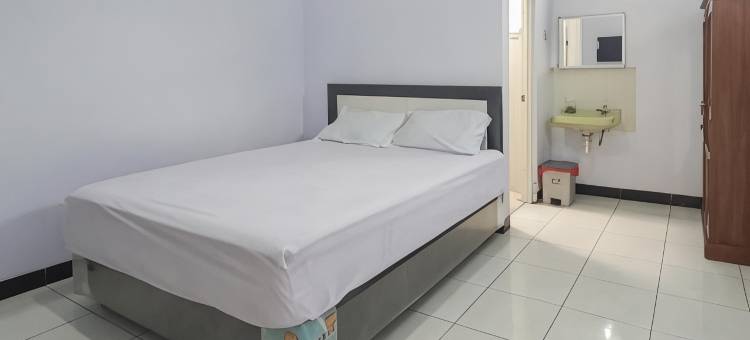 Angrumba Family Homestay Near Rsud Caruban Mitra RedDoorz图片