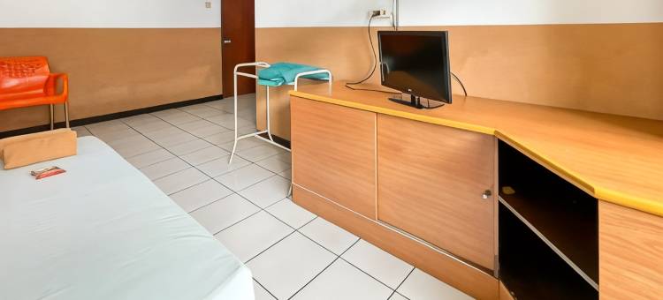 Hotel Shanty Mitra RedDoorz图片