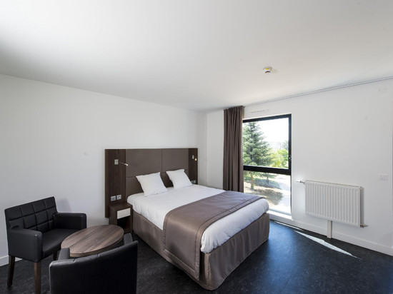 阿多尼斯第戎国际之家酒店