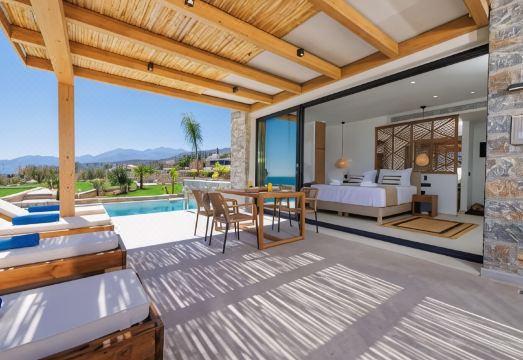 Deos Luxury Suites Hotel Overview