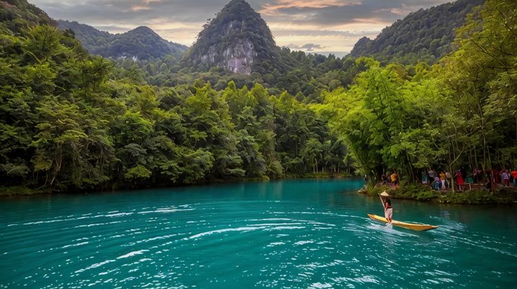 6-Day Private Tours: Huangguoshu Waterfalls Scenic Area, Xijiang Miao Village, Libo, Mount Fanjing, Zhenyuan Ancient Town