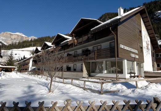 Residence Contrin Hotel Overview