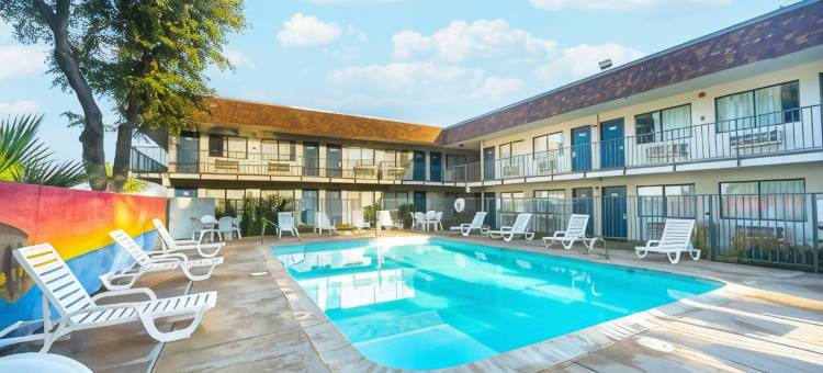 德里奥6号汽车旅馆(Motel 6 Del Rio, TX)图片