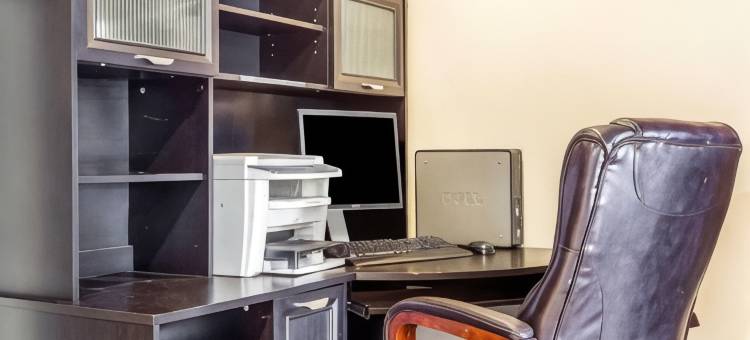 竞技场品质套房假日酒店(Quality Inn & Suites Coliseum)图片