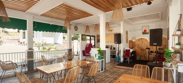 红门酒店乌尔班维尤清真坎萨度假村-芝萨鲁亚蓬查克(Urbanview Resort Syariah Khansa Cisarua Puncak by RedDoorz)图片