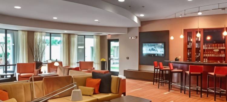 沃尔蒙茅斯海滨企业公园万怡酒店(Courtyard Wall at Monmouth Shores Corporate Park)图片